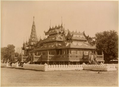 The Nan-U Human-Se, Shwe-Kyaung i palasset i Mandalay, Burma, sent på 1800-tallet (albumintrykk) av Felice Beato