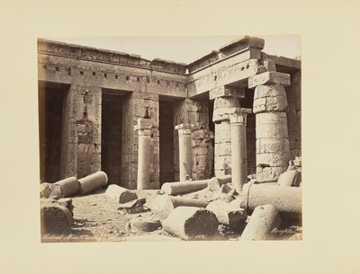 Medinet Habu, andre gårdsrom, galleri av Thutmose I (Egypt) av Félix Bonfils