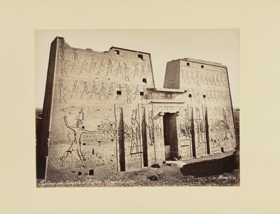 Pylon ved Edfu-tempelet (Egypt) av Félix Bonfils