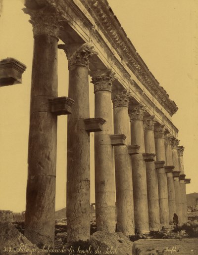Rester av Colonnade of the Temple of the Sun i Palmyra, Syria av Félix Bonfils