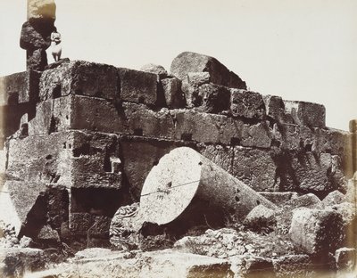 Ruinene av søylene til Jupiter-tempelet, i den arkeologiske sonen Heliopolis eller Baalbek, gammel syrisk by, nå Libanon av Félix Bonfils