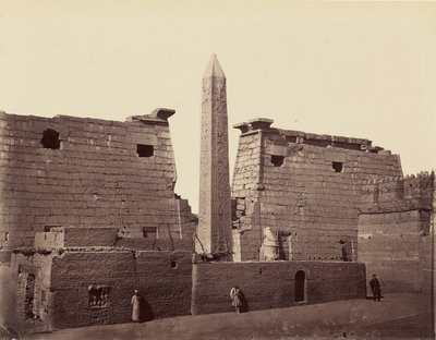 Luxor-tempelet: obelisk og pylon [Theben] av Félix Bonfils