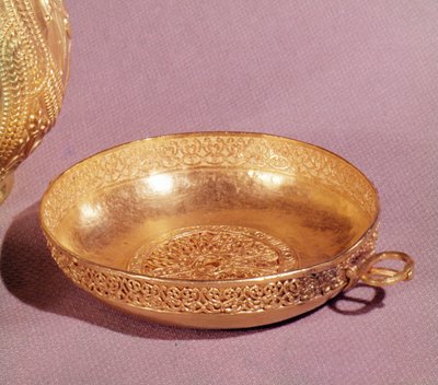 Skål fra Szentmiklos, Romania, 8.-9. århundre (gull) av First Bulgarian Kingdom