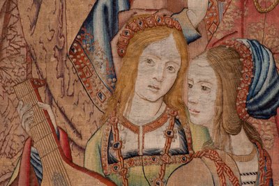 flamsk billedvev. Serien The History of David and Bathsheba. Profeten Nathan irettesetter kong David (El profeta Natán reprende a David). Tredje panel i serien. Anonym modell. Ukjent produksjon, Brussel. 1505. Stoff Gull, silke og ull. av Flemish School