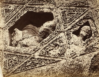 Detalj av den skulpturelle dekorasjonen i et tempel, i den arkeologiske sonen Heliopolis eller Baalbek, gammel syrisk by, nå Libanon av Félix Bonfils