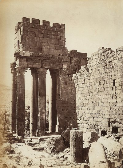 Ruinene av Jupiter-tempelet eller solen, i den arkeologiske sonen Heliopolis eller Baalbek, gammel syrisk by, nå Libanon av Félix Bonfils