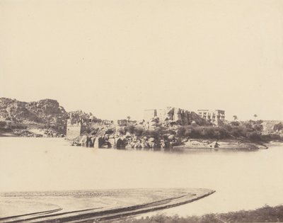 Island of Fileh Philæ, generell utsikt tatt fra sørøst ved punkt B, 1851-52, trykt 1853-54. av Félix Teynard