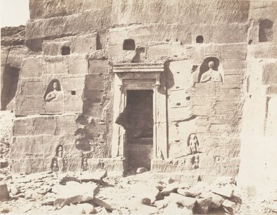 Kardâcy, helligdom, nisjer og inskripsjoner skåret i steinbruddene, 1851-52, trykt 1853-54. av Félix Teynard