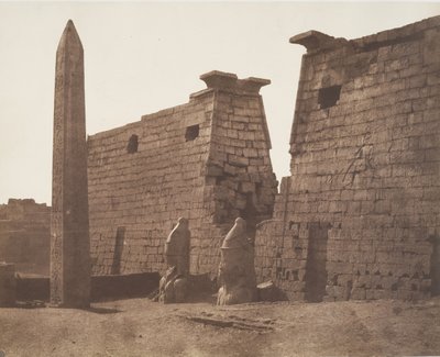 Luxor Theben, tidligere konstruksjon - Colossi Pylon and Obelisk, 1851-52. av Félix Teynard