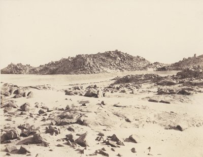 Første grå stær, granittfjell dekket med sand, 1851-52, trykt 1853-54. av Félix Teynard