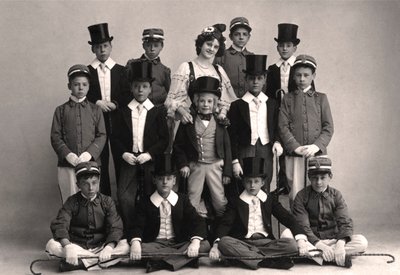 Gertie Millar 1879-1952, engelsk skuespillerinne, 1905. av Foulsham and Banfield