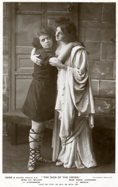 Ivy Millais og Marie Leonhard, skuespillerinner, ca 1900-tallet. av Foulsham and Banfield