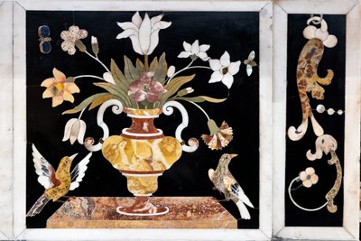Hovedalteret, utstyrt med to bord, overbygd av et storslått marmortabernakel, detalj av Francesco Antonio Corbarelli