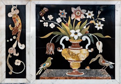 Hovedalteret, utstyrt med to bord, overbygd av et storslått marmortabernakel av Francesco Antonio Corbarelli