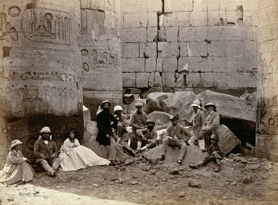 Gruppefotografi i Hall of Columns, Karnak, Theben, 1862 av Francis Bedford