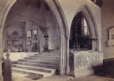 Monumenter og kanseltrapper, Tenby kirke, 1870-tallet. av Francis Bedford