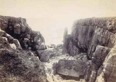 [Rocky Inlet with Seascape], 1870-tallet. av Francis Bedford