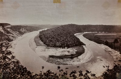 En meander i en elv, i Storbritannia, sannsynligvis i Wales, hvis forløp har dannet en hårnålssving av Francis Frith