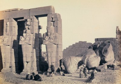 "Egypt og Palestina": detalj av de osiriske pilasterne i Ramesseum, begravelsestempelet til Ramses II, Theben av Francis Frith