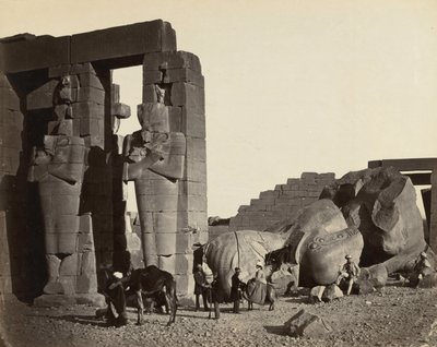 Fallen statue ved Ramesseum, Theben av Francis Frith