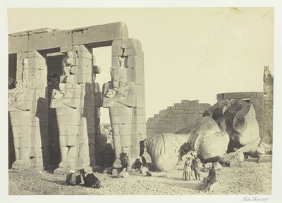 Osiris Pillars and Great Fallen Colossus, ved Memnonium, Theben, 1857. av Francis Frith