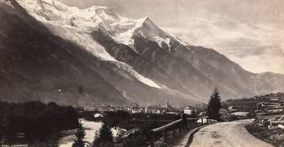 Panoramautsikt over Chamonix-Mont Blanc, i Frankrike av Francis Frith