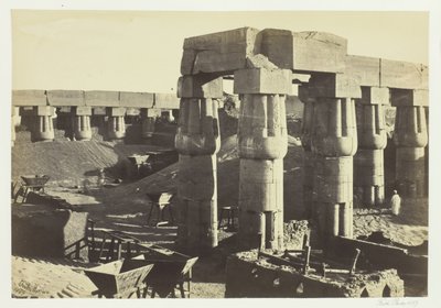 Del av det store tempelet The Government Stores, Luxor, 1857. av Francis Frith