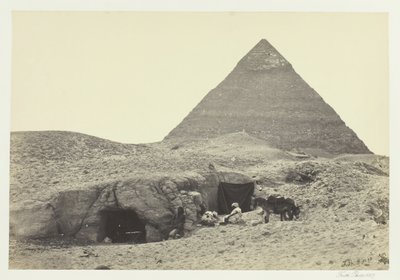 Steingraver og Belzonis pyramide, Gizeh, 1857. av Francis Frith