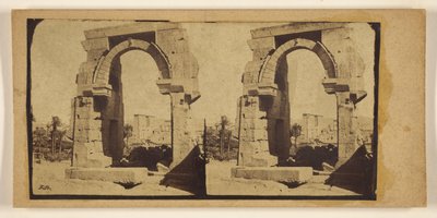 [Römischer Bogen auf der Insel Biggs.] av Francis Frith