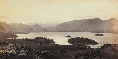 Innsjøen nær Derwentwater i Storbritannia. av Francis Frith