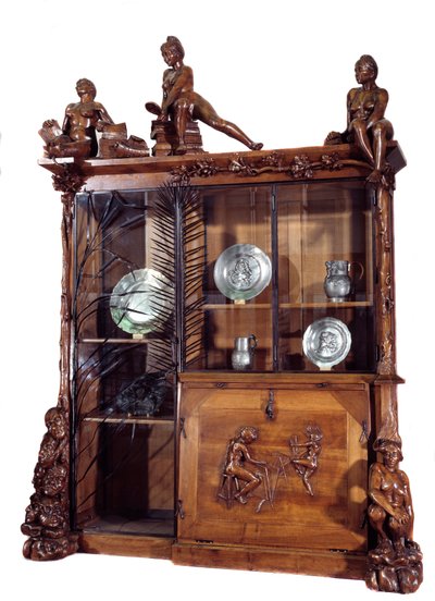 Møbler: bokhylle av valnøtt og smijern laget av Francois Hubert Carabin (1862-1932) 1890 Søn. 2,9 m Paris. Orsay museum av Francois Rupert Carabin