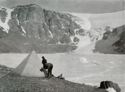 The Devils Punch Bowl, en tom Cwm i det sørvestlige hjørnet av Granite Harbour, 1912, 1913 av Frank Debenham