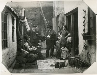 Whitby Fisher Folk, ca. 1885 (albumtrykk) av Frank Meadow Sutcliffe