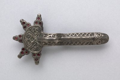 Fibula, 500-tallet av Frankish School