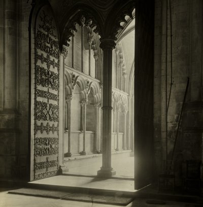 Ely-katedralen: Galilea-verandaen fra skipet av Frederick H. Evans