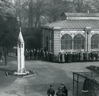 Våpenvåpendag ved War Memorial, London Zoo, 11. november 1923 av Frederick William Bond