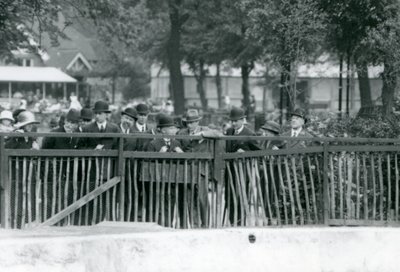 Kongen av Italia, Victor Emmanuel III, besøkte London Zoo i 1924 av Frederick William Bond
