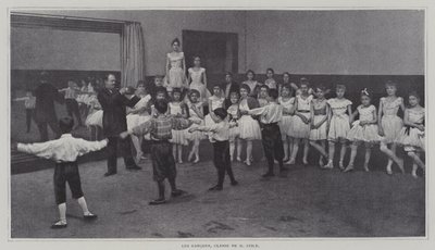 Gutter i en ballettklasse (s/hvitt bilde) av French Photographer