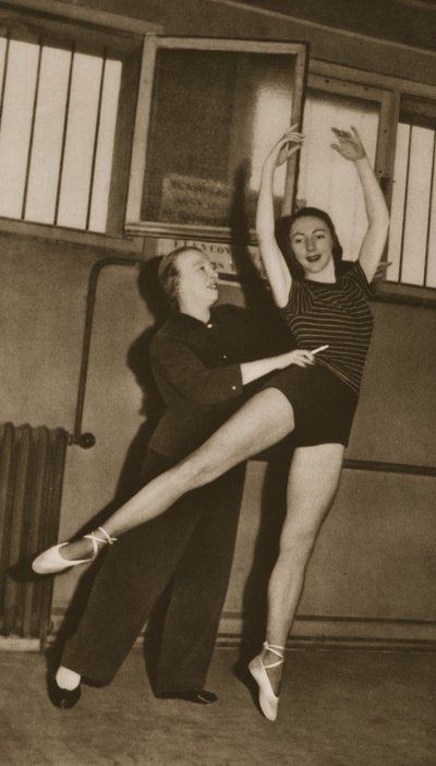 Bronislava Nijinska med Rosella Hightower, fra Grand Ballet de Monte-Carlo, 1949 (fotogravure) av French Photographer