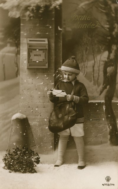 Barn i ferd med å poste brev av French Photographer