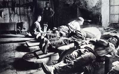 Kuttere på jobb i Thiers, slutten av 1800-tallet (s/hvitt-bilde) av French Photographer