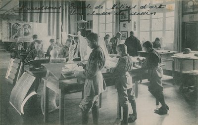 Tegneklasse på en kunstskole, Frankrike. Postkort sendt i 1913. av French Photographer