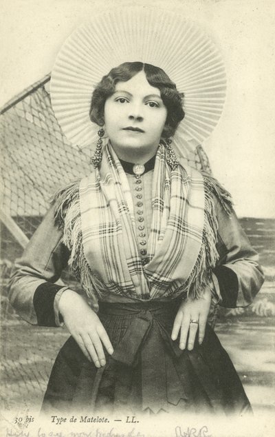 Jente kledd som en matalote (farge litho) av French Photographer