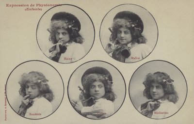 Jente som trekker ansikter (s/hvitt-bilde) av French Photographer