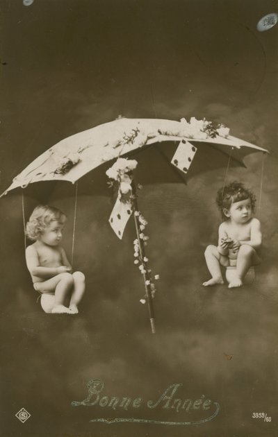 Godt nyttårskort med to babyer hengende fra en paraply, sendt i 1913 av French Photographer