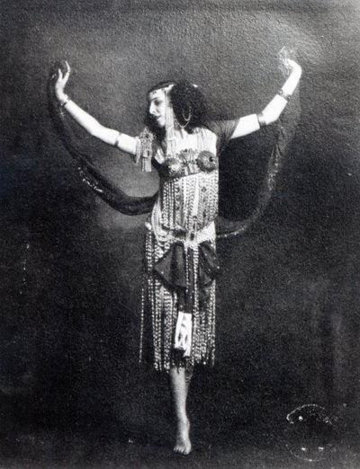 Ida Rubinstein i rollen som Salome (bw-bilde) av French Photographer