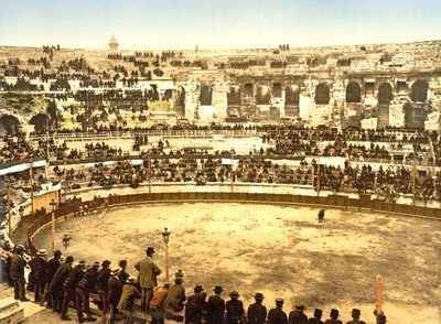 Inne i amfiteatret i Nîmes, 1890-1900 av French Photographer