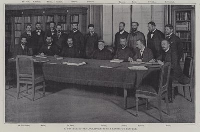 Louis Pasteur og hans samarbeidspartnere i arbeidet med en vaksine for croup ved Institut Pasteur i Paris (s/hv-bilde) av French Photographer
