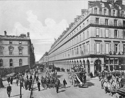 Paris - Rue de Rivoli (s/hvitt bilde) av French Photographer