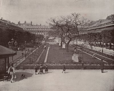 Paris: Garden of the Palais Royal (s/hvitt bilde) av French Photographer